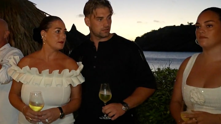 Therese Boer en kinderen brengen eerbetoon aan Jonnie op Curaçao: 'Hij wilde dit heel graag'