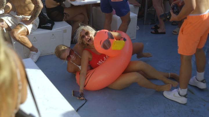 Proppers gaan he-le-maal los tijdens personeelsfeest in Proppers Op Mallorca