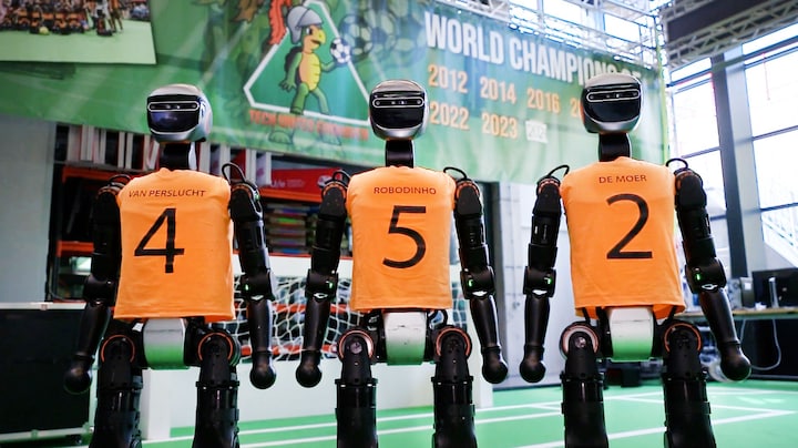 Robot wint halve marathon Peking: wint deze robot WK voetbal in 2050?