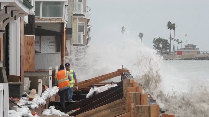 100 jaar oude promenade in Californië verwoest door tropische storm