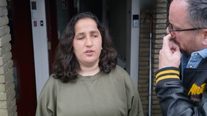 Blinde vrouw breekt knie door glasvezelgat: ‘Ik kon niks meer’