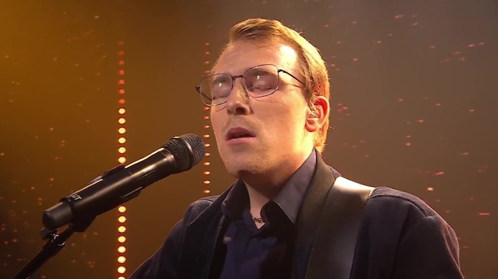 Van onzeker naar betoverend: Golden buzzer-act Tim zingt Heal van Tom Odell 