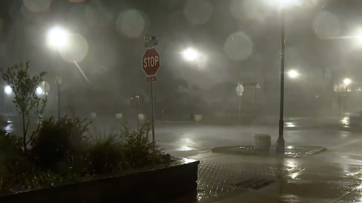 Hevige wind en regen: orkaan Isaias aan land in Florida