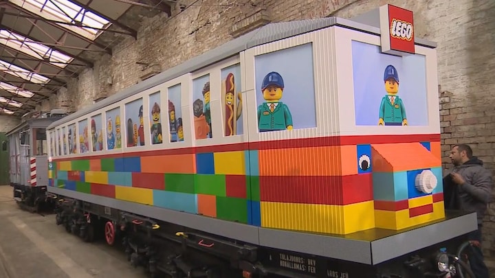 Deze tram in Boedapest bestaat uit 1,8 miljoen blokjes LEGO