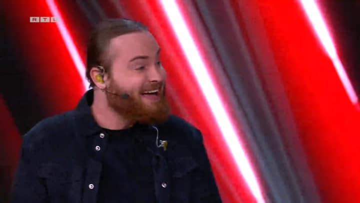 Dit echte meisje komt speciaal uit de jungle voor Donnie
