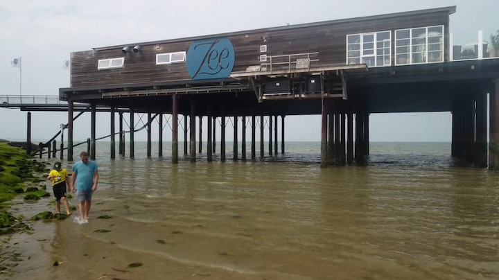 Populair strand opgeslokt door de zee: 'Ramp voor inwoners'