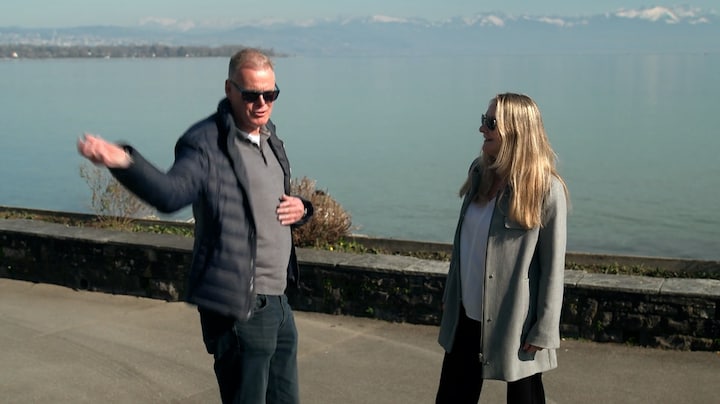 Monique staat versteld van John Travolta-imitatie Wim in Winter Vol Liefde