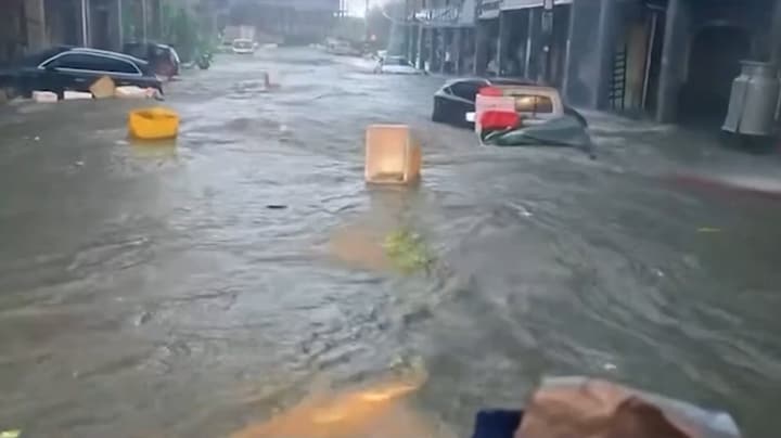 Chinese stad voor een groot deel onder water na tyfoon