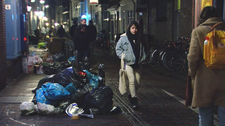 'Zooi' in Utrecht door stakende vuilnismannen: 'Geef ze dat geld, dit is geen doen'
