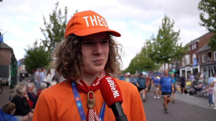 Theo (15) loopt de Nijmeegse Vierdaagse op zijn klompen