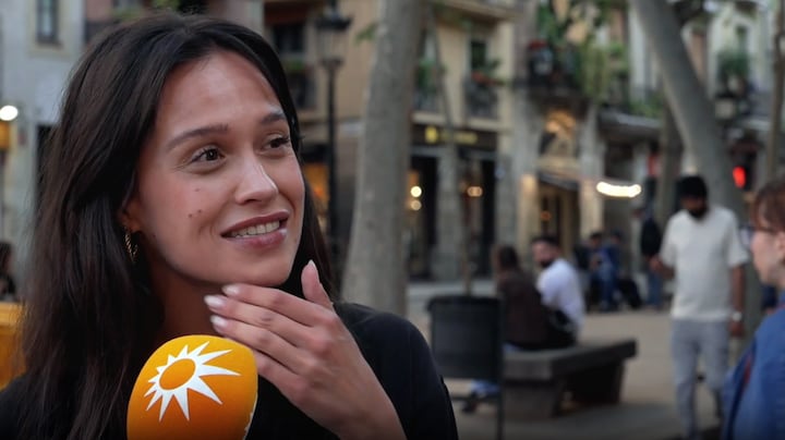 Holly Mae Brood schittert op set van film La Vida Barcelona