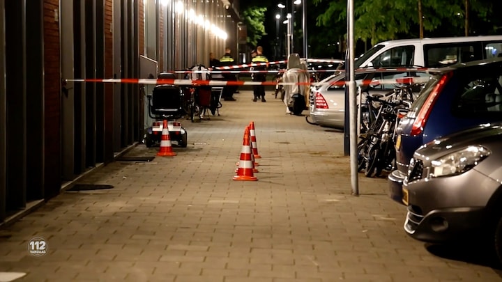Een kogelregen in Amsterdam: raam doorzeeft met kogels