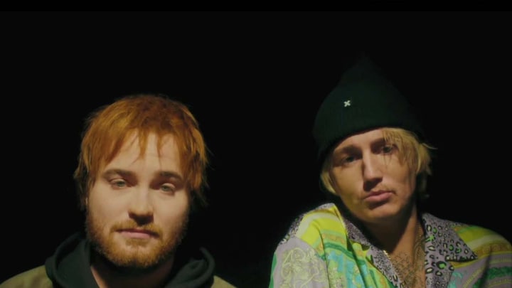 Donnie en Mart Hoogkamer als Ed Sheeran en Justin Bieber
