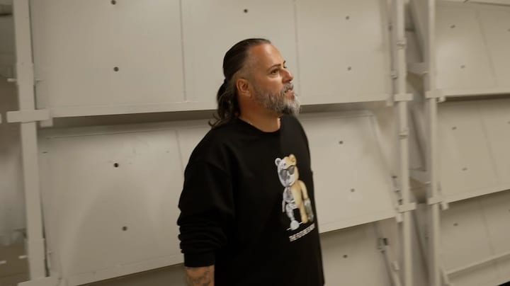 Veiligheid zoeken in schuilkelder bij grens Libanon-Israël 