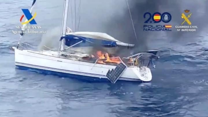 Olandese arrestato dopo aver incendiato una barca a vela con la cocaina