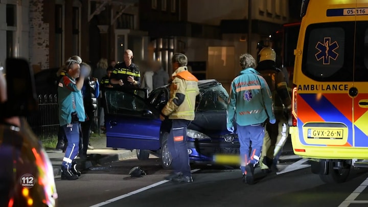 19-jarige zonder rijbewijs rijdt auto total loss in Enschede