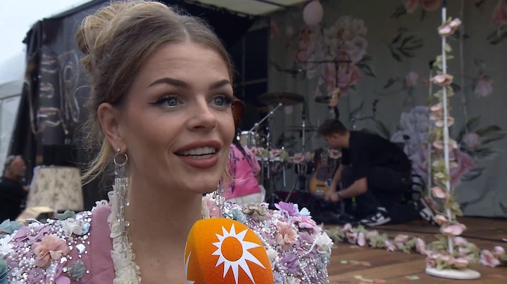 Davina Michelle zet tankstation op zijn kop tijdens promotie nieuw album