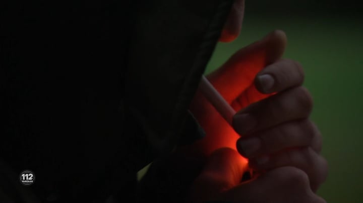 Een lucratieve handel vanuit de schoolkluisjes escaleert met het trekken van wapens