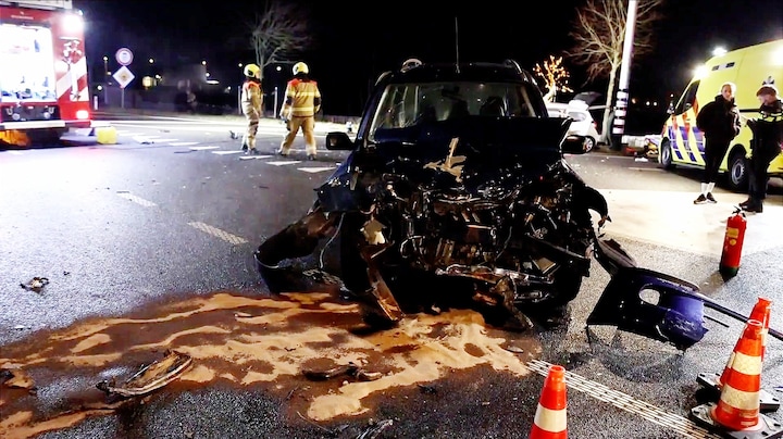 24-jarige omgekomen bij dodelijk ongeluk Uden, auto's total loss
