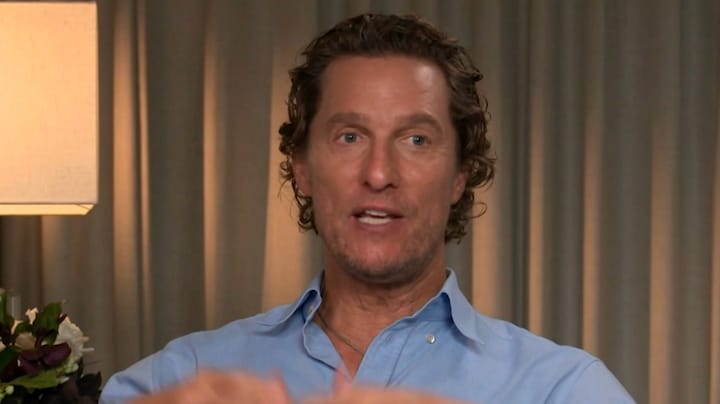 Matthew McConaughey schittert met eigen moeder en zoon in The Lost Bus