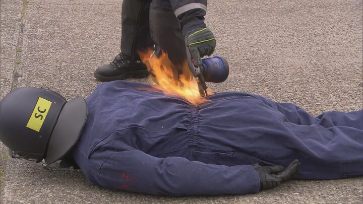  Vuurwerktraining voor de ME: 'In de fik staan moet je ervaren'