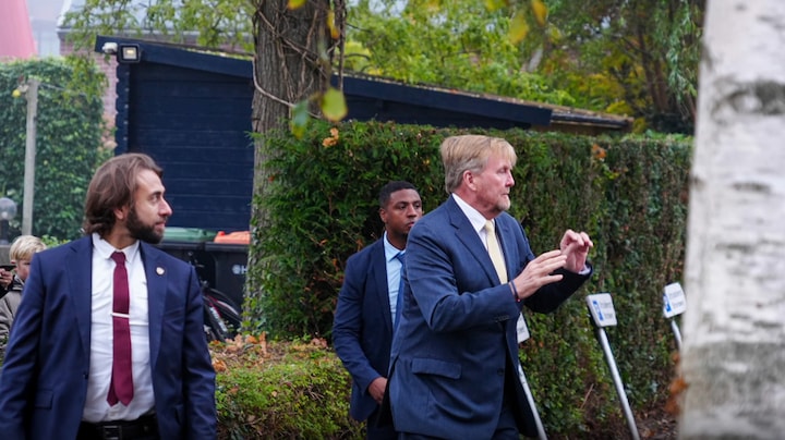 Koning Willem-Alexander nam tijd voor man die plotseling op hem afliep: 'Hij is daarop getraind'