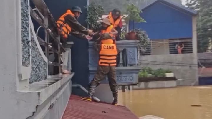Een dode in Vietnam en tienduizenden Chinezen geëvacueerd door tyfoon