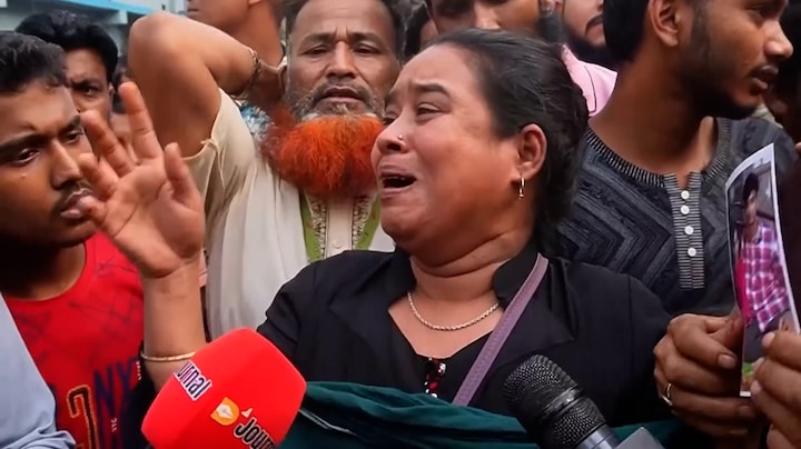 Familieleden verzamelen zich bij afgebrande fabriek in Bangladesh: 'Ze zou vroeg thuis zijn'