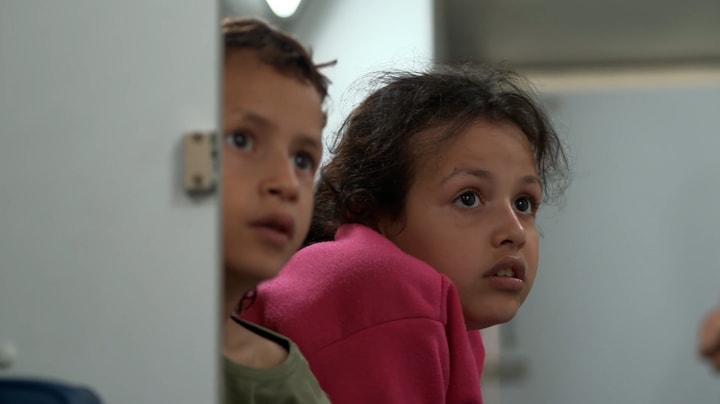 In deze bus kunnen Libanese kinderen praten over de oorlog
