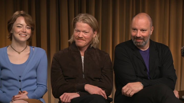 Emma Stone knipt lange lokken af voor nieuwe film Bugonia