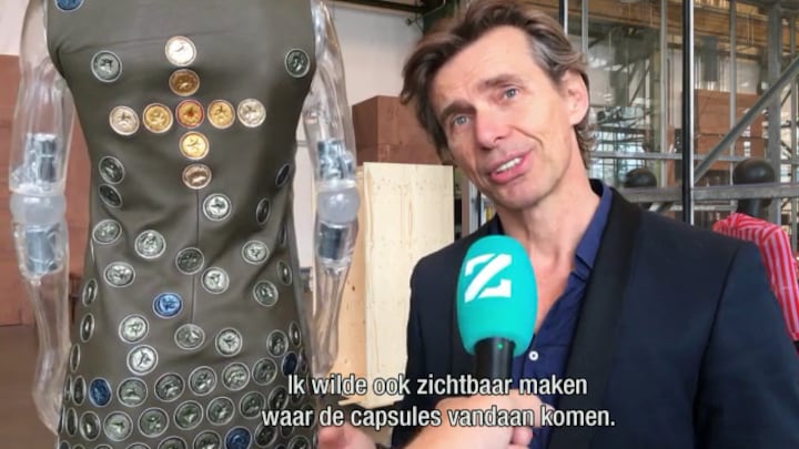 Vuilnis op de catwalk: jurken van tampons en koffiecupjes