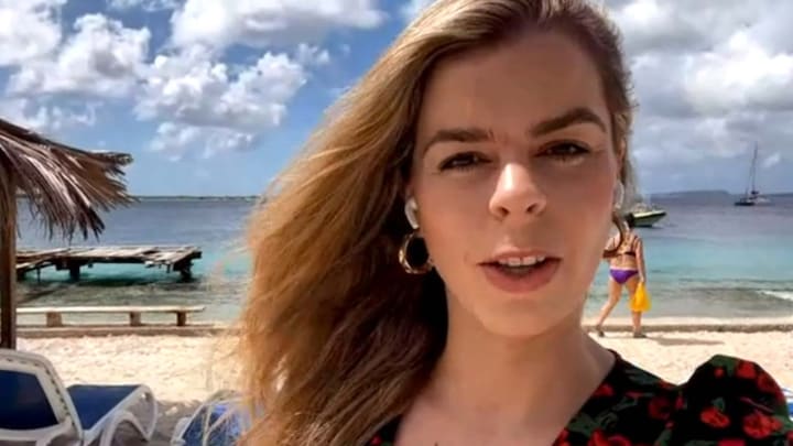 Annemarie de Kunder zwemt met de Oranjes op Bonaire: 'Daar slapen ze'