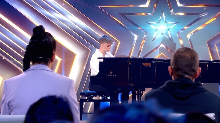 Kasper verbluft jury met pianostuk dat hij in slechts twee weken componeerde