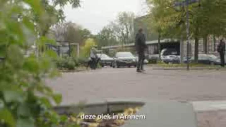 'Kan je niet uitkijken?!' Oversteken is uitdaging voor blinde Marjolein