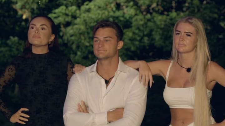 Chanel teleurgesteld in Junior na overwacht besluit in Paradise Hotel: 'Wat doe je?'