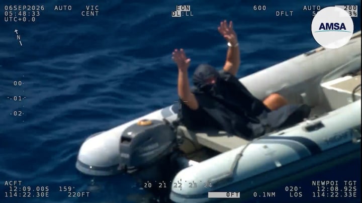 Onwaarschijnlijke redding Canadese solozeiler na schipbreuk op oceaan