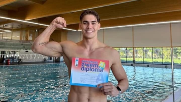 Olympisch zwemmer haalt eindelijk zijn A-diploma: 'Schoolslag is niet mijn specialiteit'