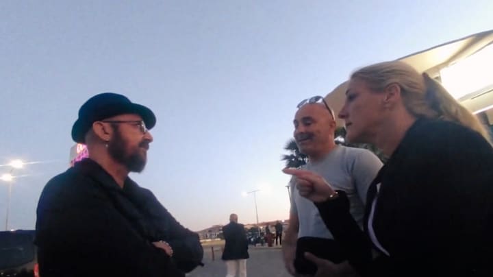 Kees van der Spek confronteert man die nooit schadevergoeding heeft betaald na dood Deborah