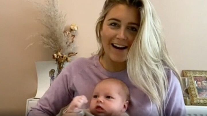 Echte Gooische Moeder Florine zweeft op een roze wolk