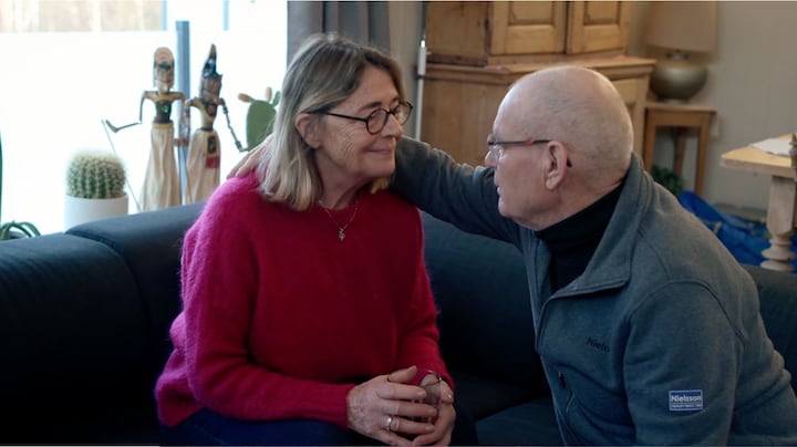 Hans stuurt Yvonne naar huis in Winter Vol Liefde