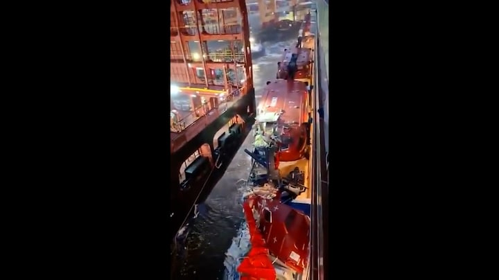 Cruise met 3000 mensen aan boord botst tegen vrachtschepen 