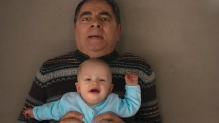 Man vs. Baby met Rowan Atkinson verovert Netflix: 'Gelijk op 1'