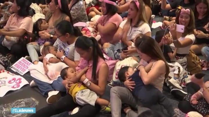 2000 Filipijnse vrouwen en kinderen vieren borstvoedingsfeestje