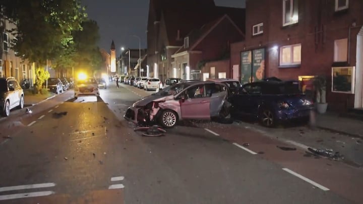 Chaos in Den Haag: busje rijdt in op verschillende auto's