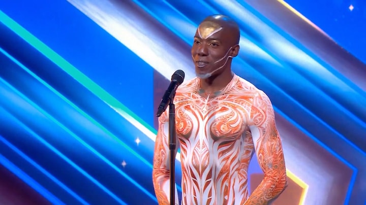 Takunda's dansact met LED-kubus verbaast jury