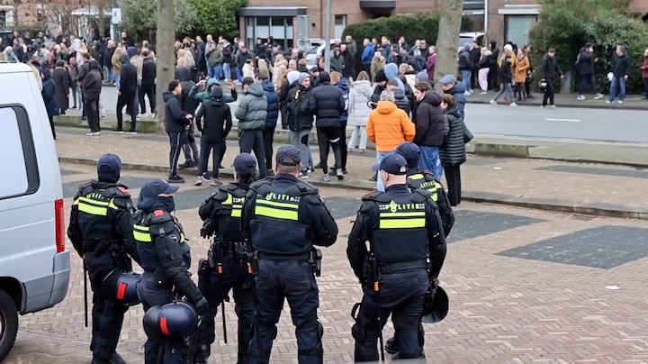 Onrust bij demonstratie tegen asielzoekers Den Haag: acht aanhoudingen