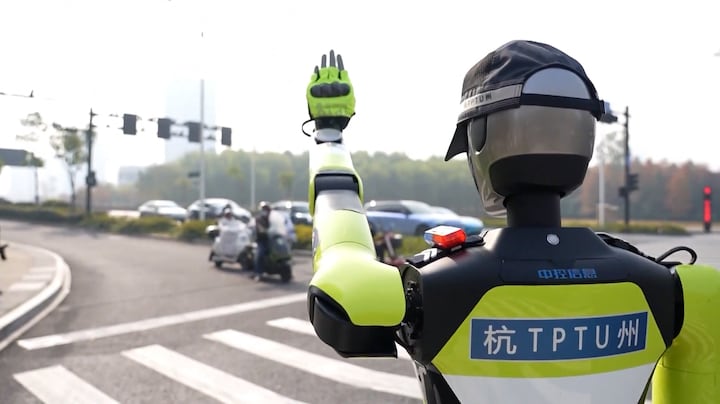 Robocop in China ingezet als verkeersagent