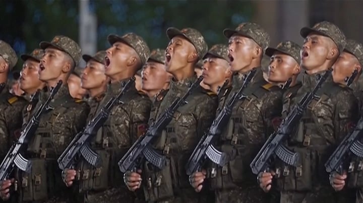 Militaire parade in Noord-Korea, hoofdrol voor 'krachtige nucleaire raket'