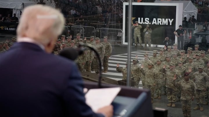 Trump heeft eindelijk zijn militaire parade, zo zag dat eruit