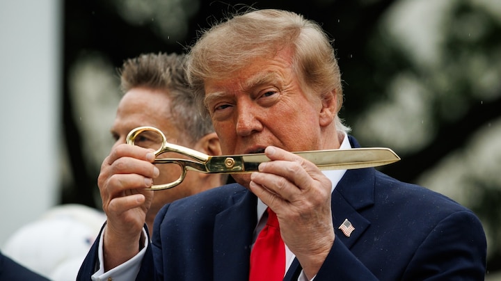 Nieuwszenders slaan terug: Trump geboycot bij persmoment